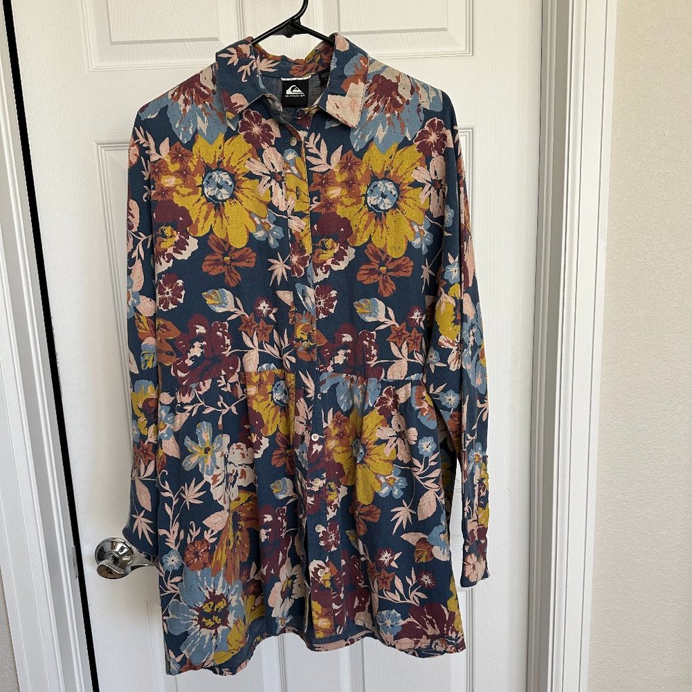 Quiksilver tunic in pristine condition